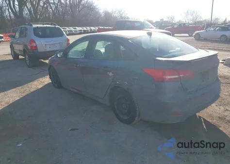 2015 Ford Focus Se z USA, uszkodzony, nr VIN 1FADP3F27FL248427